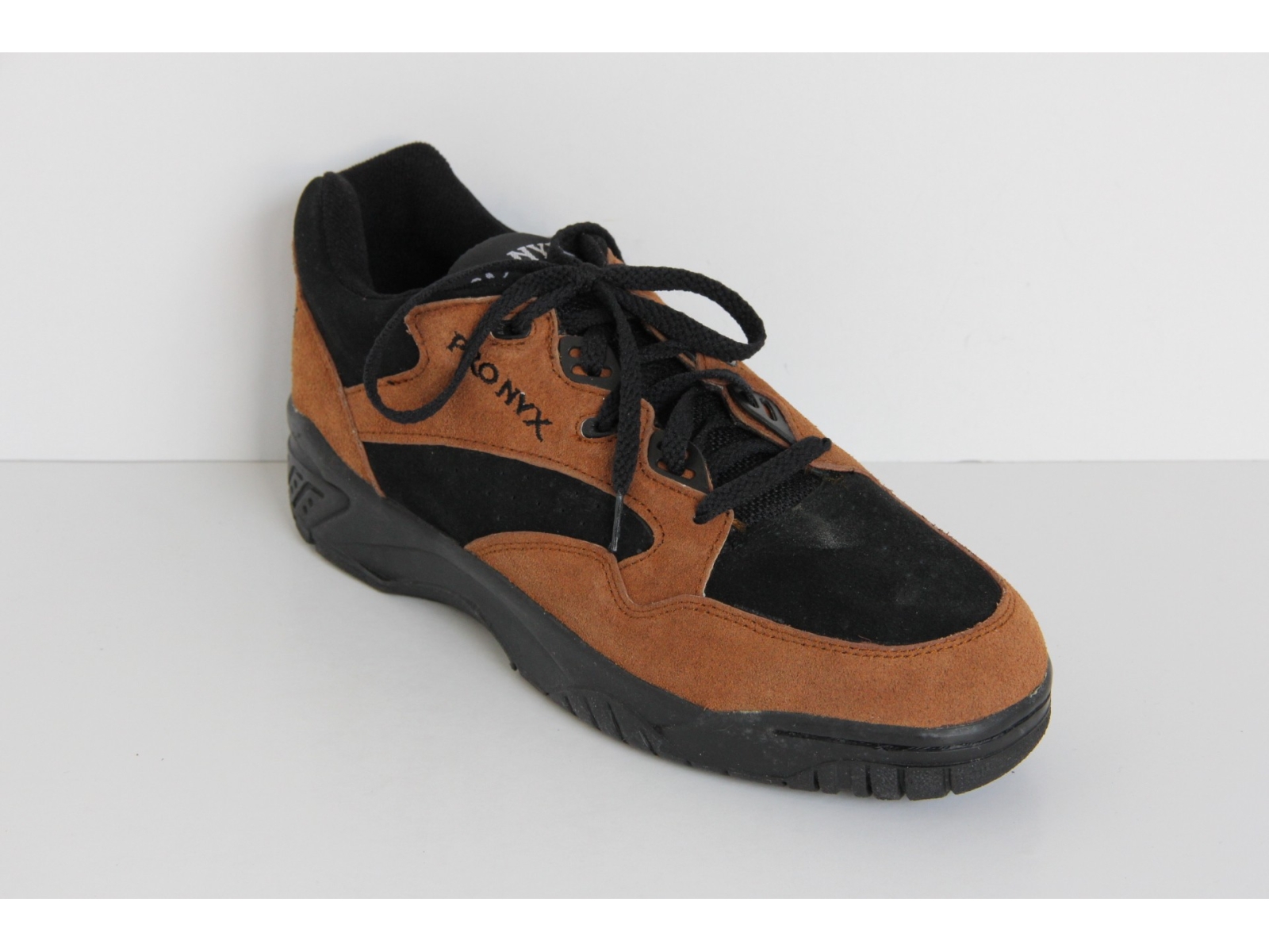 SCARPA SPORTIVA PRO NYX LOW DYNA BASKETBALL - Pro Nyx