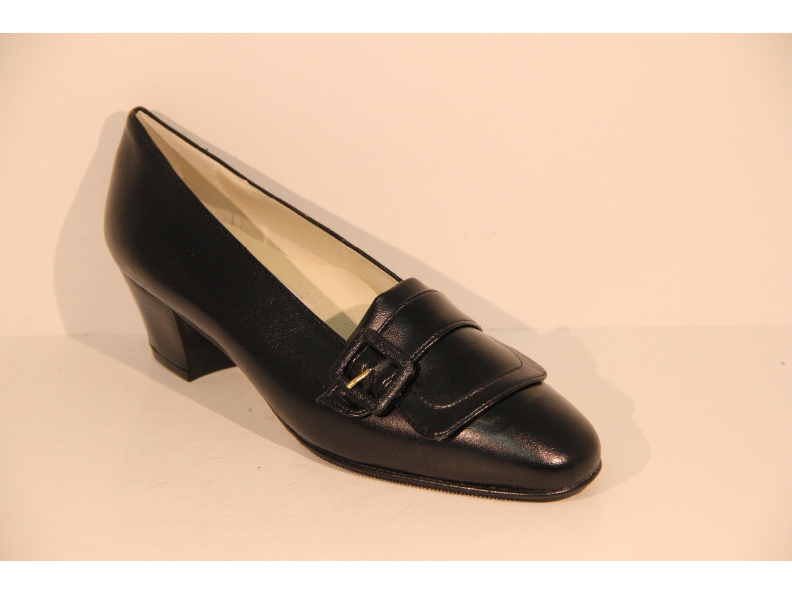 DECOLTÈ INTERNATIONAL SHOES - International Shoes